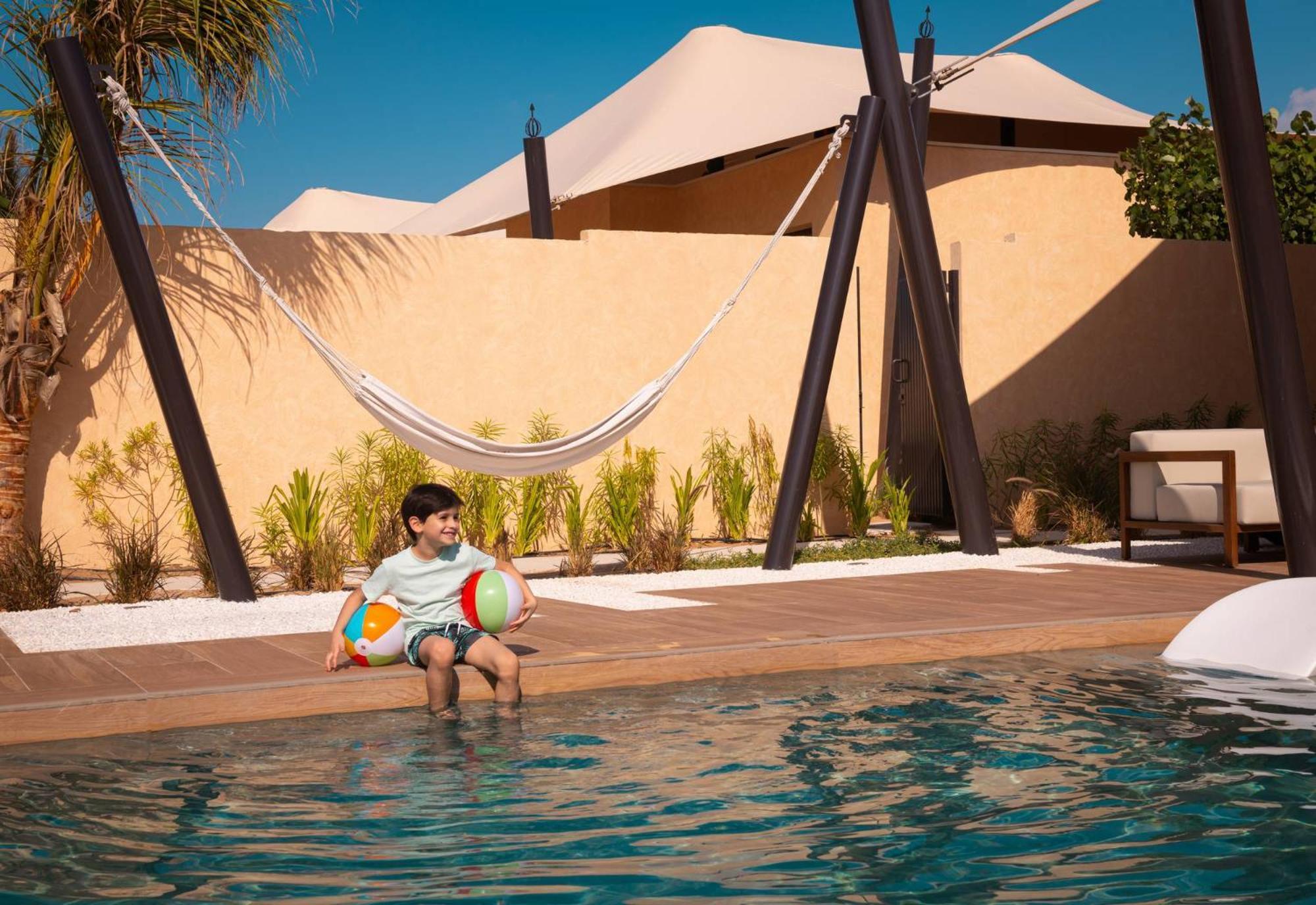 Bab Al Nojoum Hudayriyat Resort *